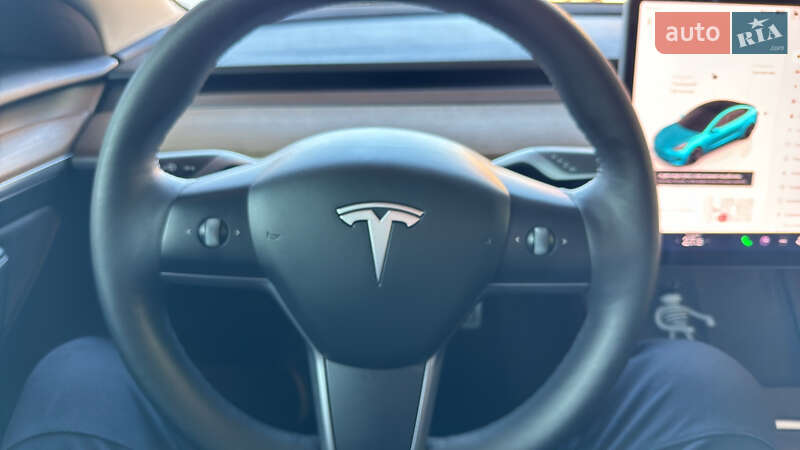Седан Tesla Model 3 2022 в Ровно