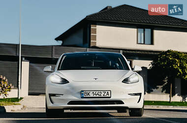 Седан Tesla Model 3 2020 в Ровно