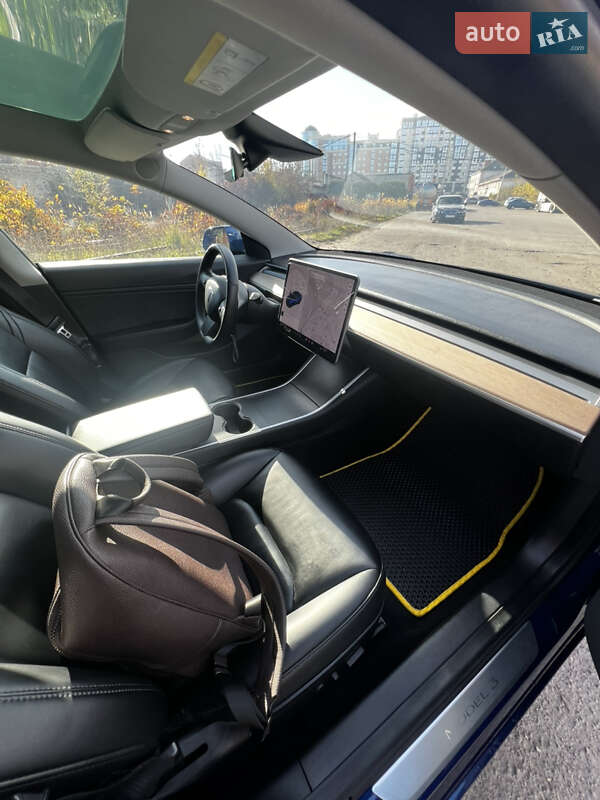 Седан Tesla Model 3 2019 в Луцьку