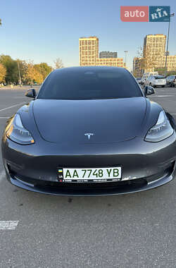 Седан Tesla Model 3 2022 в Киеве