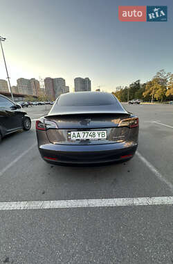 Седан Tesla Model 3 2022 в Киеве