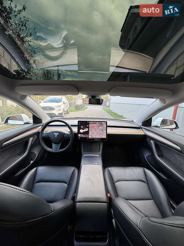 Седан Tesla Model 3 2021 в Нововолинську