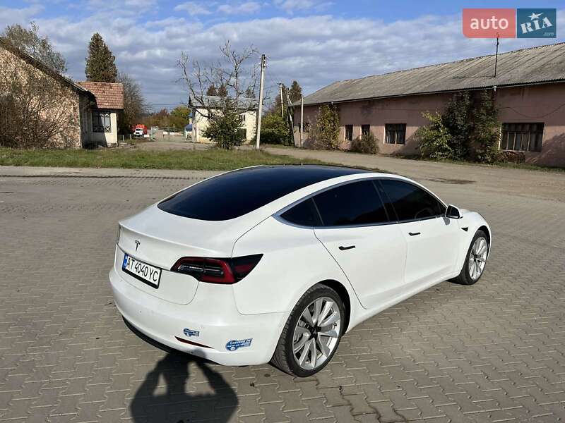 Седан Tesla Model 3 2019 в Косове