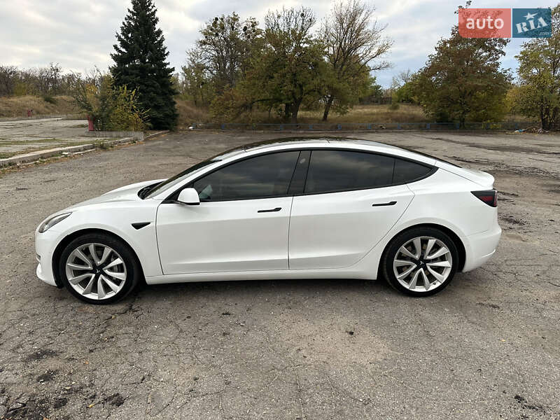 Седан Tesla Model 3 2019 в Ізюмі