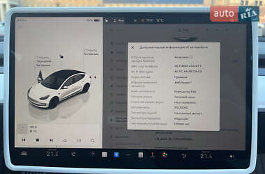 Седан Tesla Model 3 2022 в 
