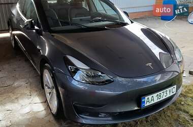Седан Tesla Model 3 2022 в 