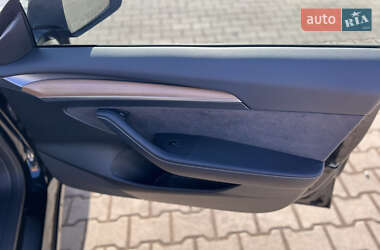 Седан Tesla Model 3 2022 в 