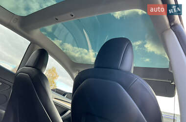 Седан Tesla Model 3 2022 в 