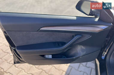Седан Tesla Model 3 2022 в 