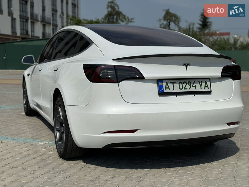 Седан Tesla Model 3 2018 в Надвірній