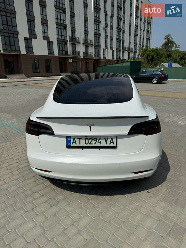 Седан Tesla Model 3 2018 в Надвірній