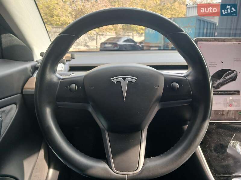 Седан Tesla Model 3 2018 в Киеве
