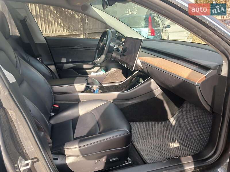 Седан Tesla Model 3 2018 в Киеве