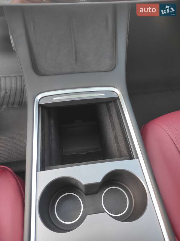 Седан Tesla Model 3 2023 в Одессе