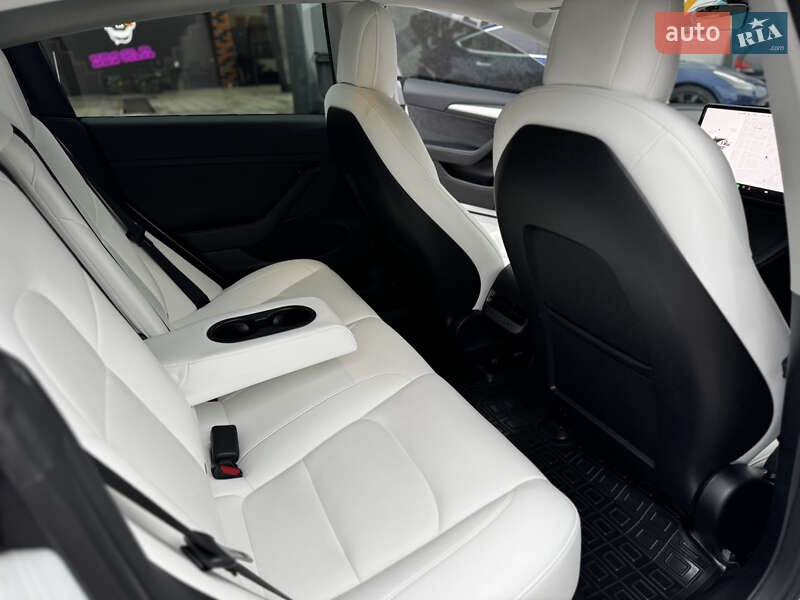 Седан Tesla Model 3 2022 в Житомире