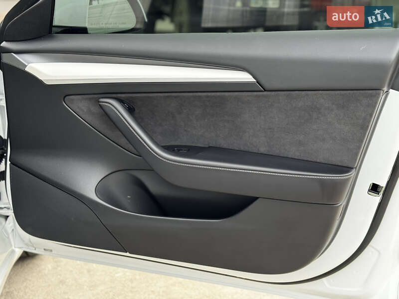Седан Tesla Model 3 2022 в Житомире