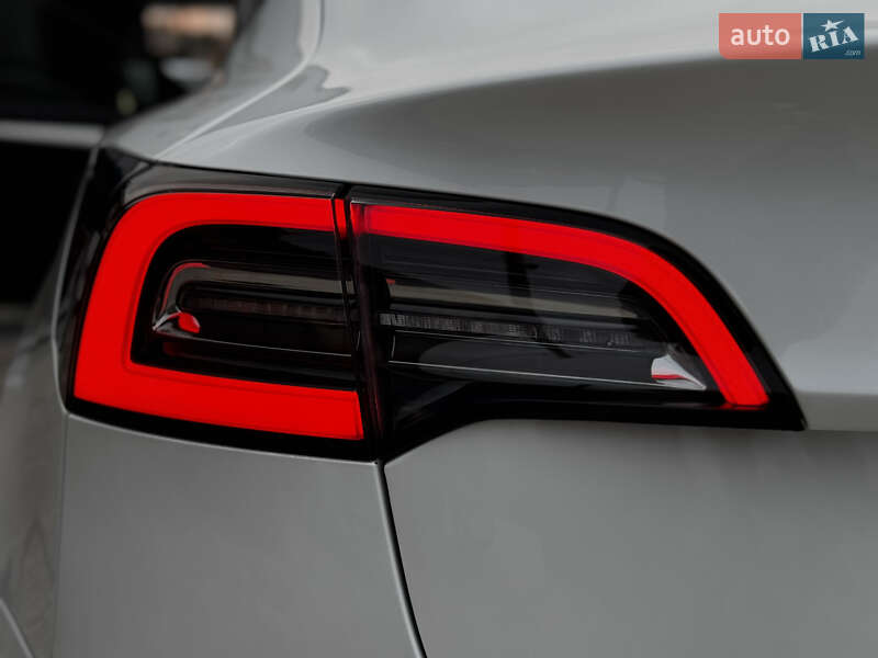 Седан Tesla Model 3 2022 в Житомире