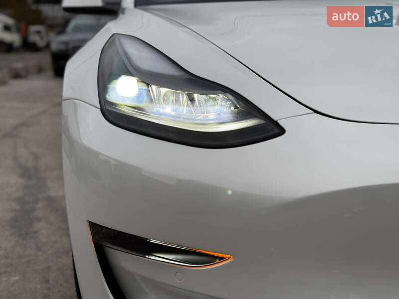 Седан Tesla Model 3 2022 в Житомире
