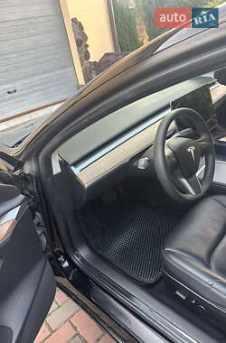 Седан Tesla Model 3 2023 в Калуше