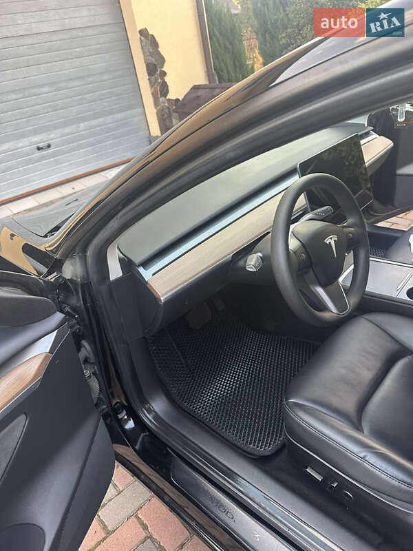 Седан Tesla Model 3 2023 в Калуше