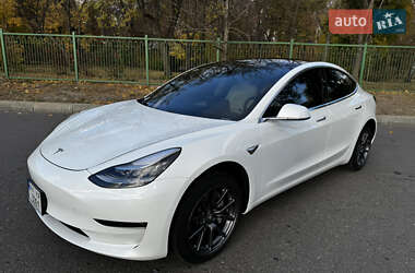 Седан Tesla Model 3 2019 в 