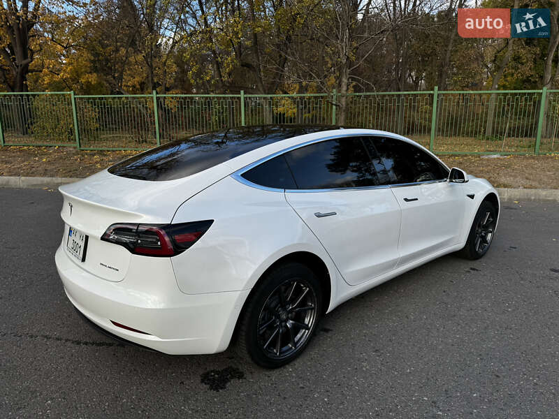 Седан Tesla Model 3 2019 в Харкові