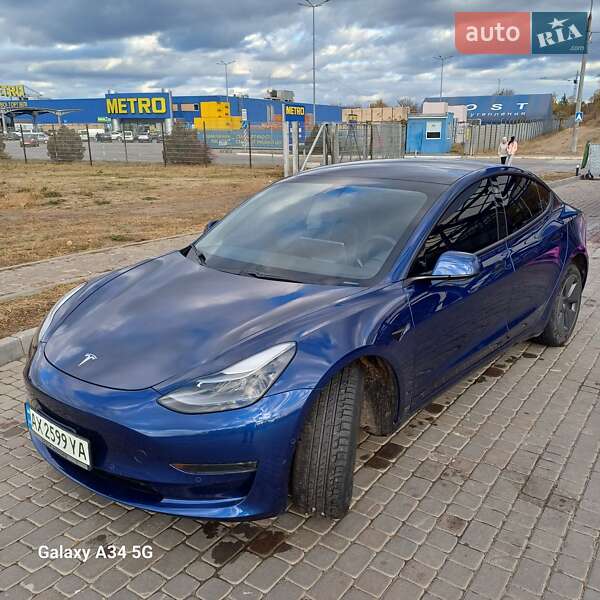 Седан Tesla Model 3 2021 в 