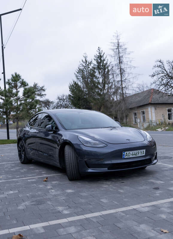 Седан Tesla Model 3 2023 в Ужгороде