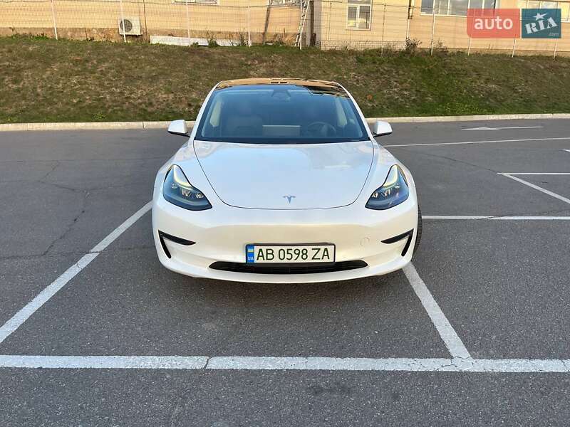 Седан Tesla Model 3 2021 в Виннице