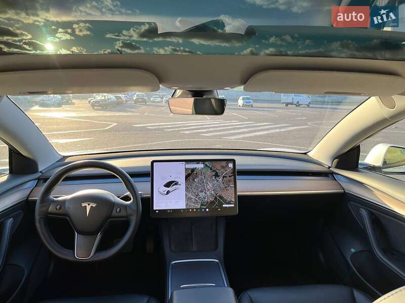 Седан Tesla Model 3 2021 в Виннице