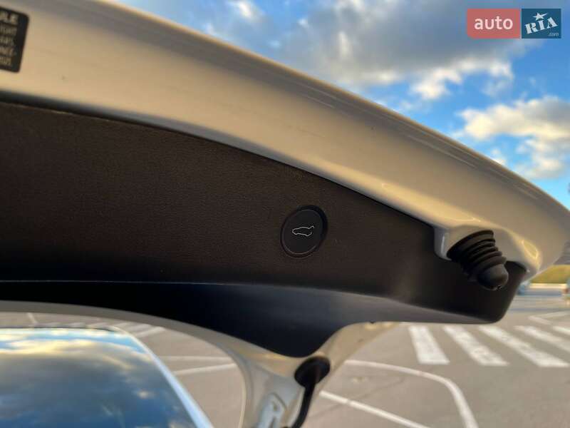 Седан Tesla Model 3 2021 в Виннице