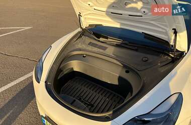 Седан Tesla Model 3 2021 в 