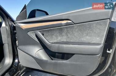 Седан Tesla Model 3 2023 в 