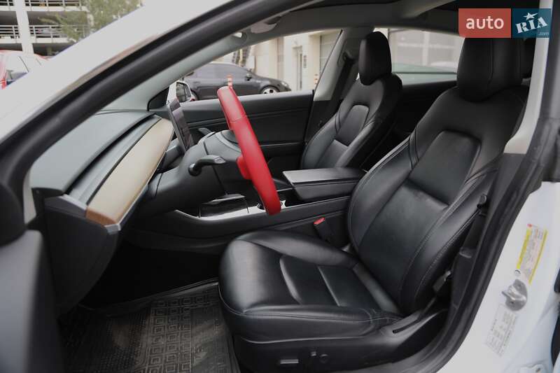 Седан Tesla Model 3 2019 в Харкові