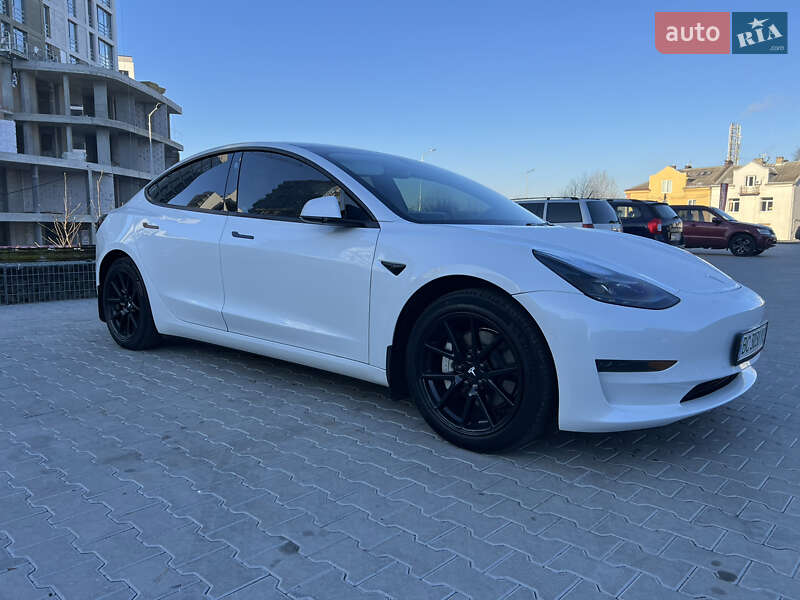 Седан Tesla Model 3 2022 в Львові