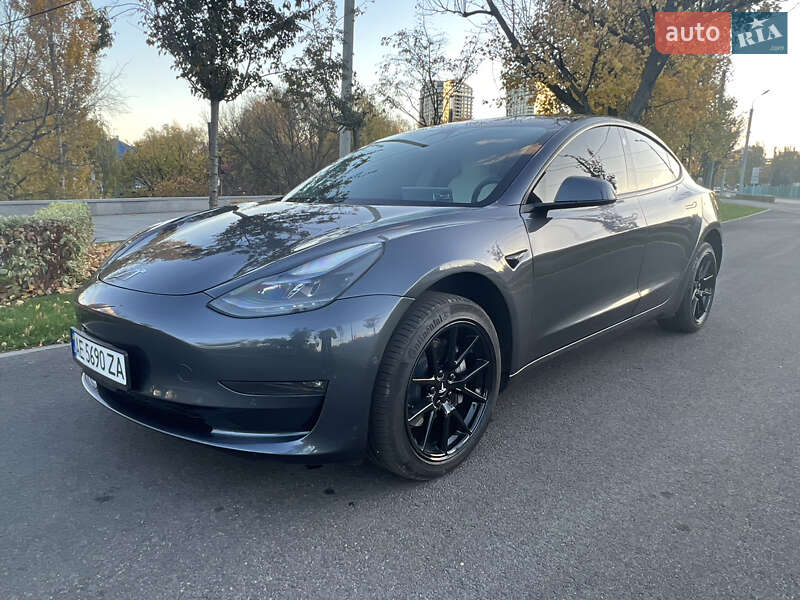 Седан Tesla Model 3 2022 в Днепре