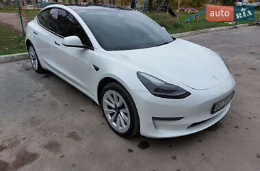 Седан Tesla Model 3 2021 в 