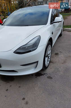 Седан Tesla Model 3 2021 в 