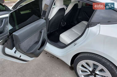 Седан Tesla Model 3 2021 в 