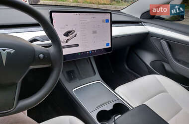 Седан Tesla Model 3 2021 в 