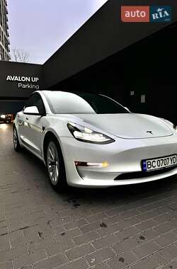 Седан Tesla Model 3 2021 в Львове