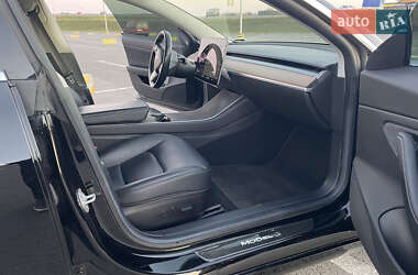 Седан Tesla Model 3 2019 в 