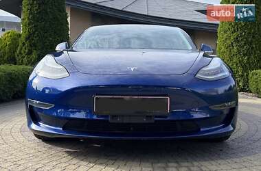 Седан Tesla Model 3 2020 в Львове