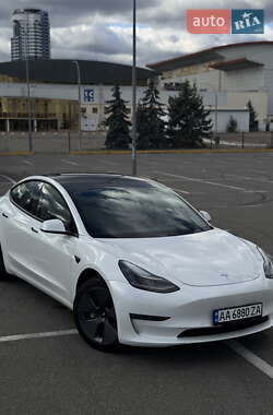 Седан Tesla Model 3 2021 в Киеве