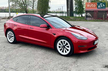 Седан Tesla Model 3 2022 в 