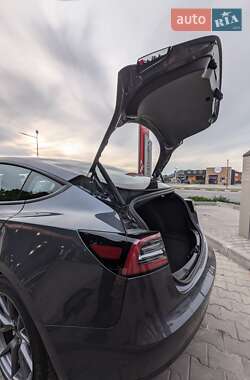 Седан Tesla Model 3 2020 в Луцьку