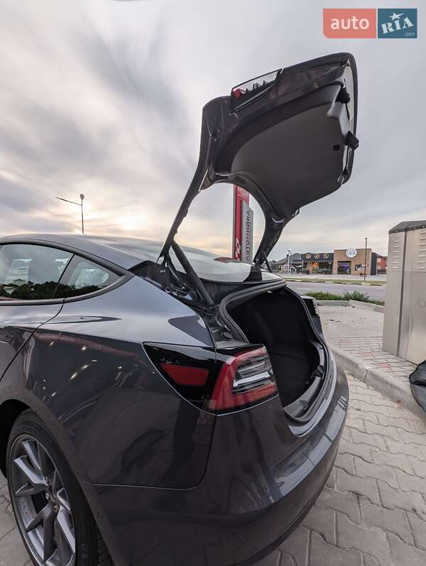 Седан Tesla Model 3 2020 в Луцьку