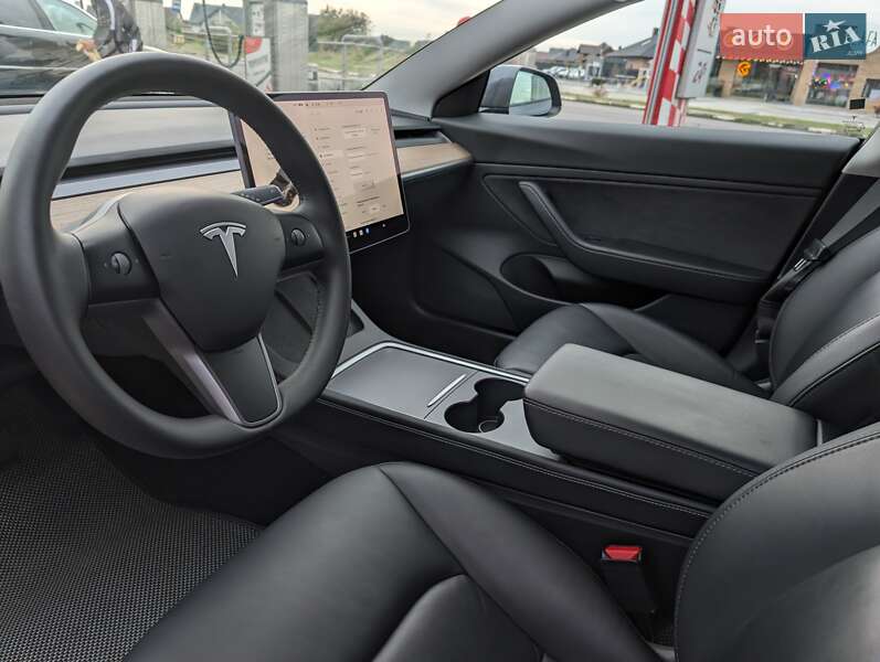 Седан Tesla Model 3 2020 в Луцьку