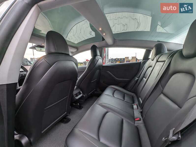 Седан Tesla Model 3 2020 в Луцьку