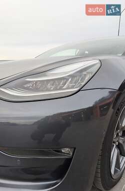 Седан Tesla Model 3 2020 в Луцьку